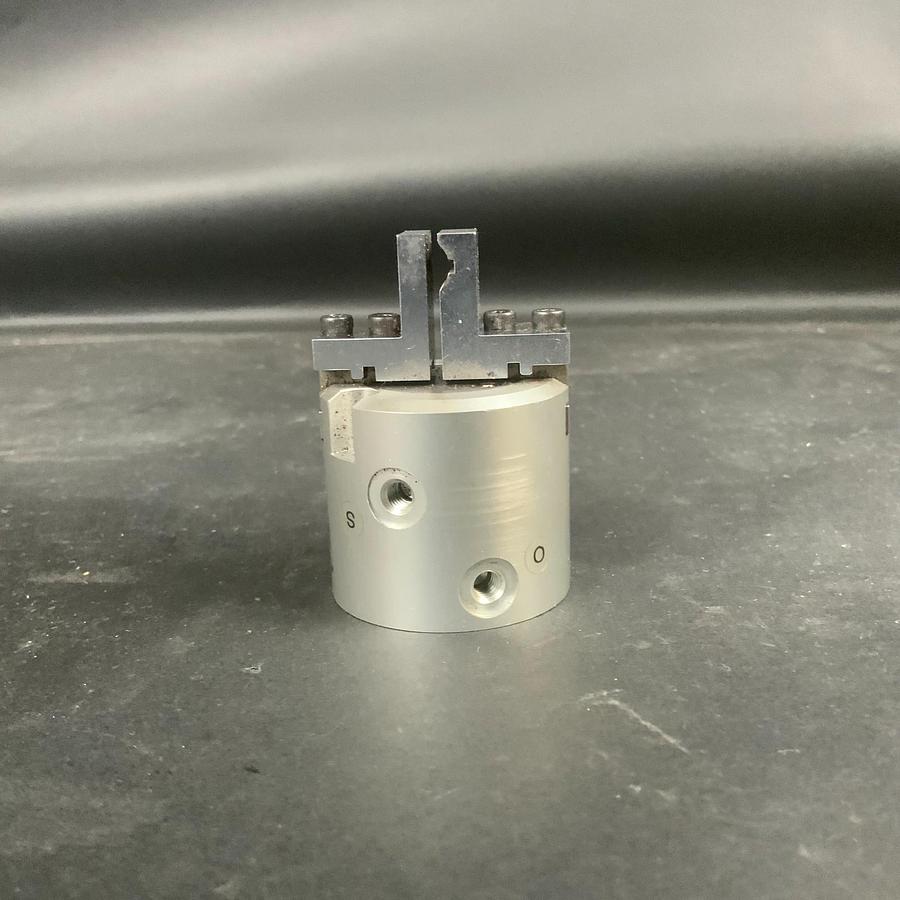 Used SMC PNEUMATIC 2-FINGER GRIPPER ($20 OBO)