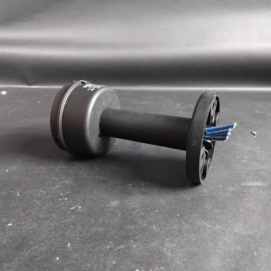 Used SIEMENS 8WD4 408-0AD CONNECTION ELEMENT W/ BASE ($30 OBO)