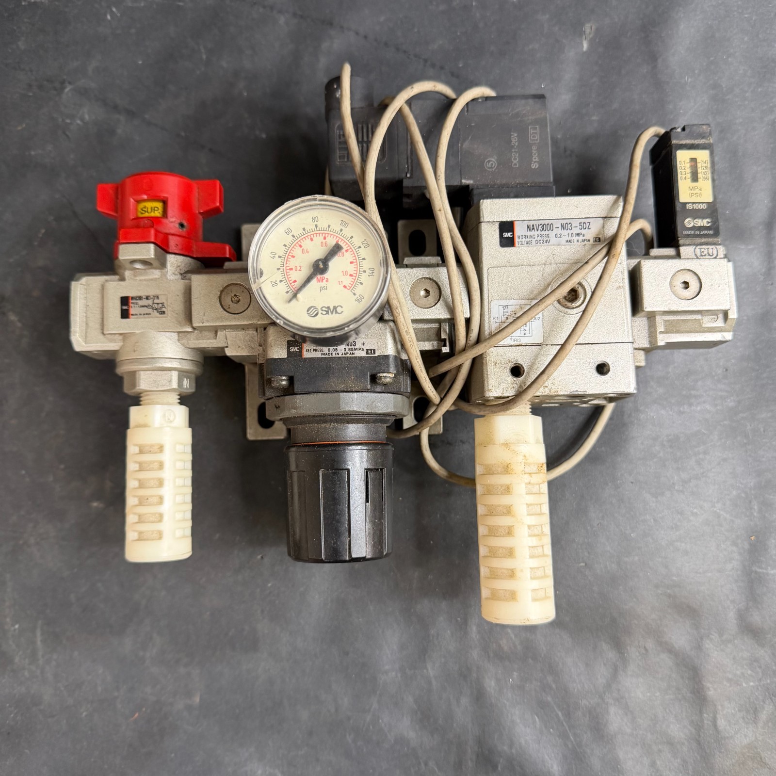 Used SMC NAR3000-N03 W/ NAV3000-N03-5DZ FILTER ASDEMBLY ($70 OBO)