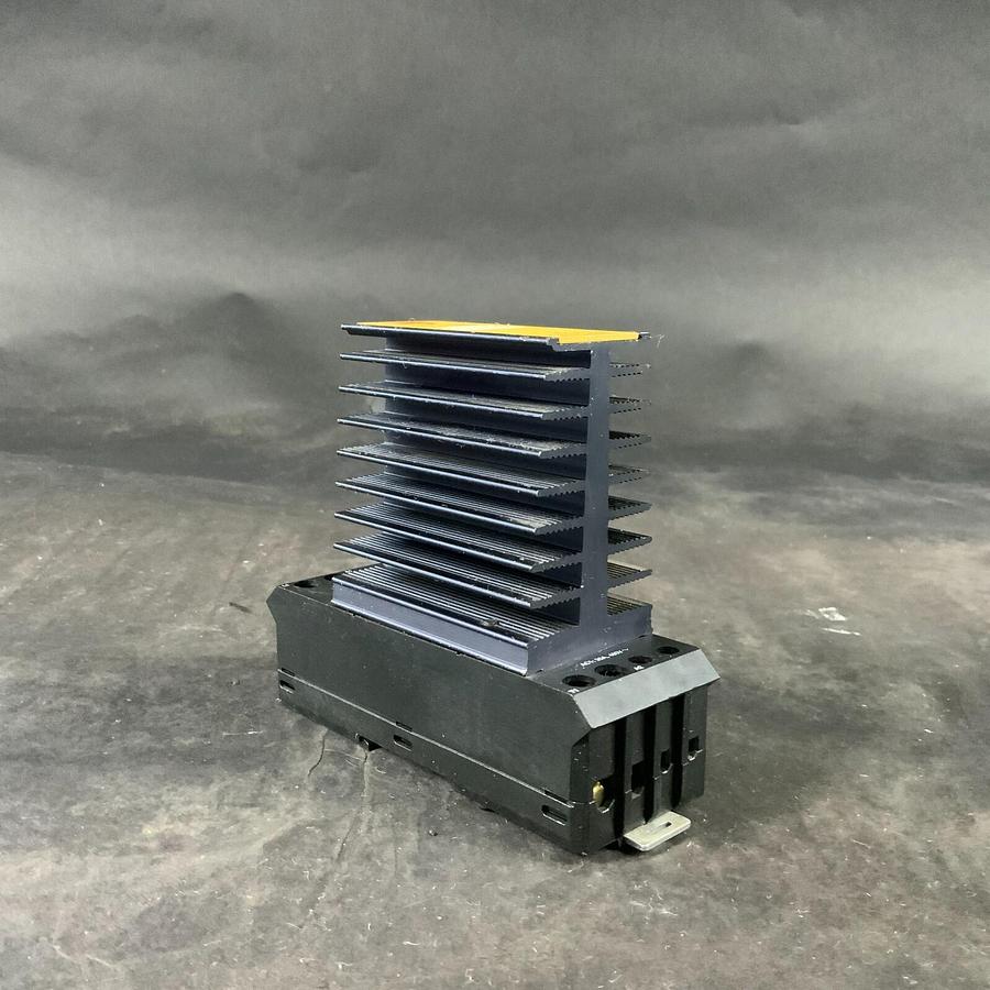 Used CARLO GAVAZZI RN1A48A30 CONTACTOR ($35 OBO)