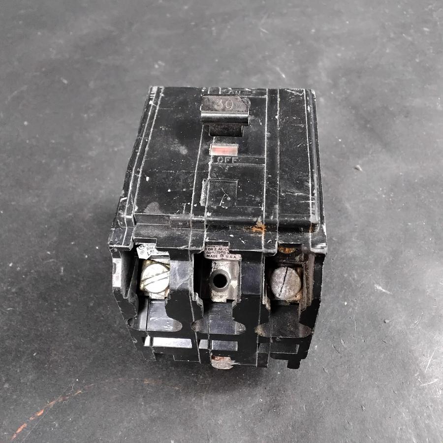 Used SQUARE D LM-3252 CIRCUIT BREAKER ($15 OBO)