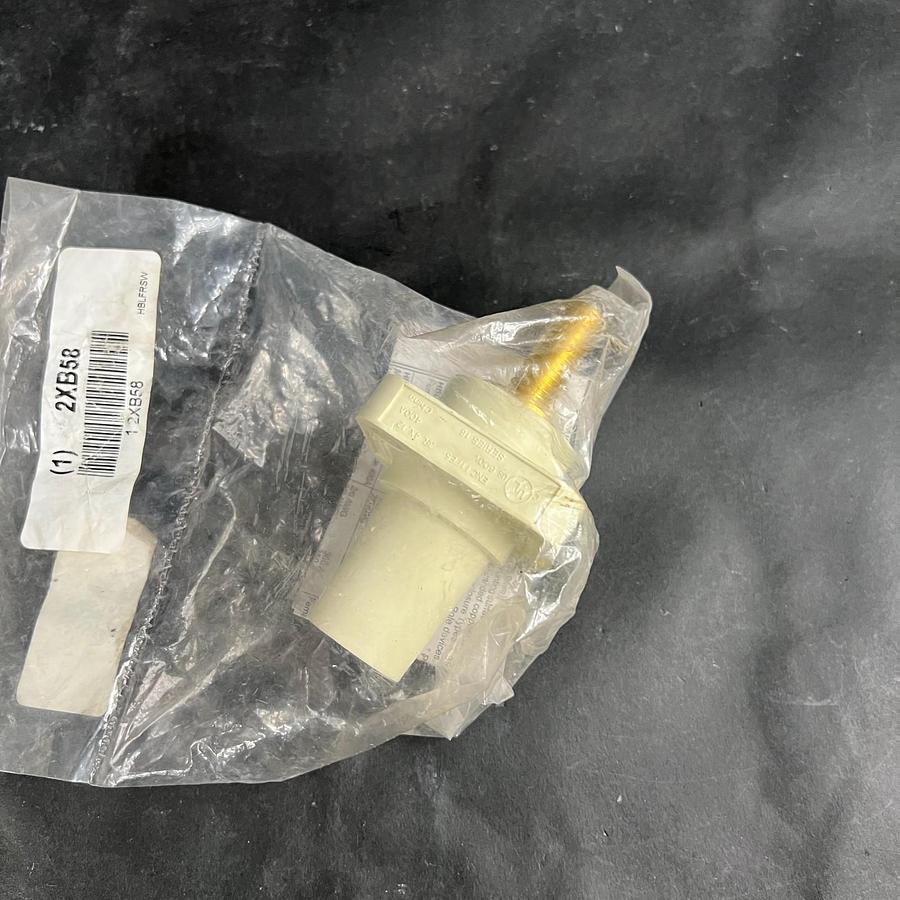 HUBBELL HBLFRSW SINGLE POLE RECEPTACLE ($35 OBO)