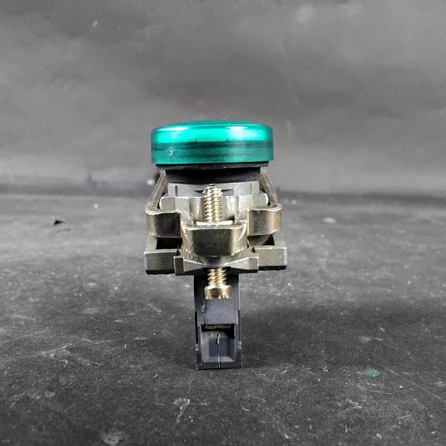 Used TELEMECANIQUE ZBV-B3 GREEN PUSHBUTTON ($15 OBO)