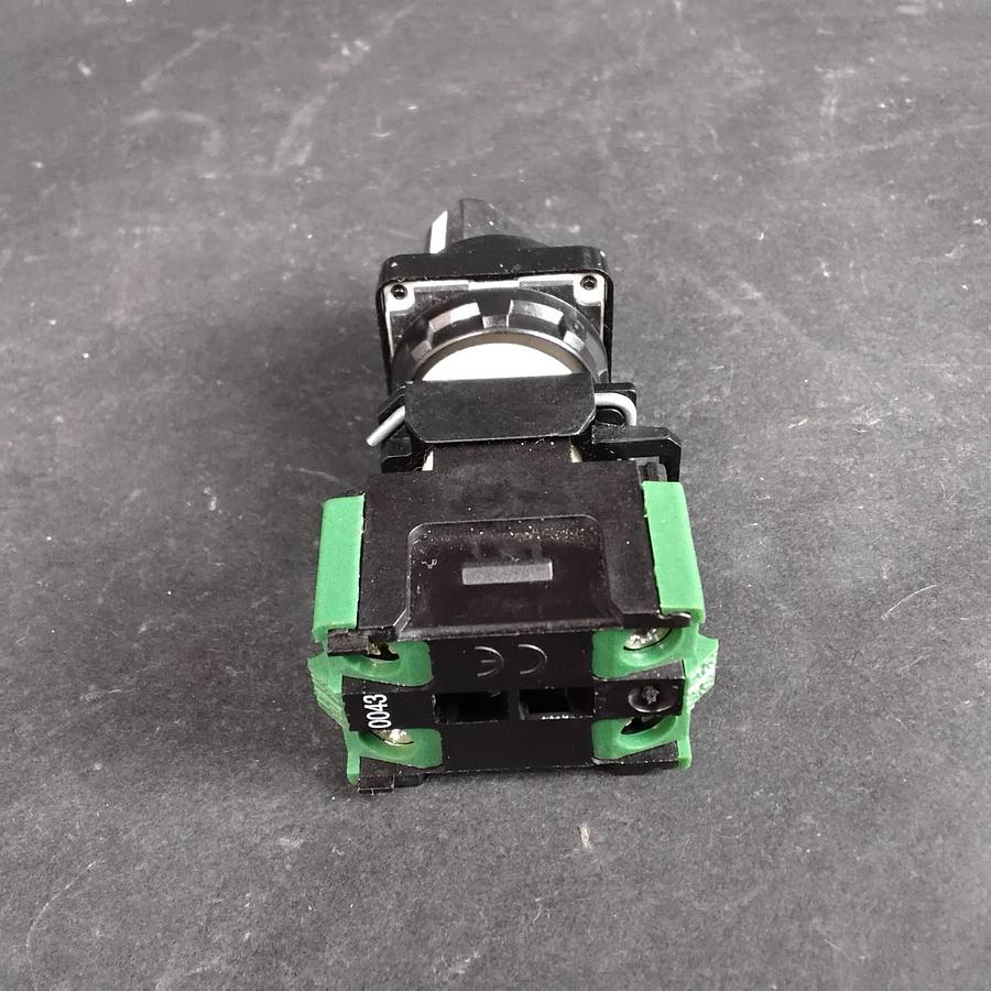 Used TELEMECANIQUE DA20 BLACK SELECTOR SWITCH ($19 OBO)