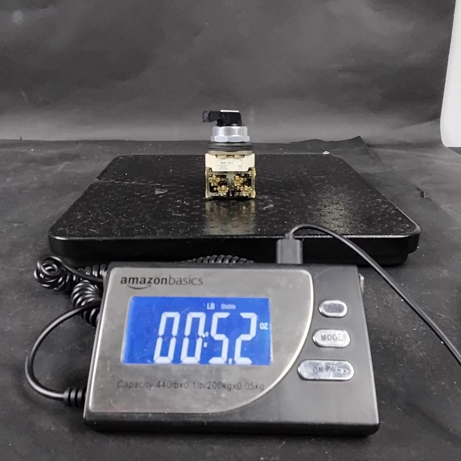 Used ALLEN BRADLEY 800T-H17 SER T SELECTOR SWITCH ($35 OBO)