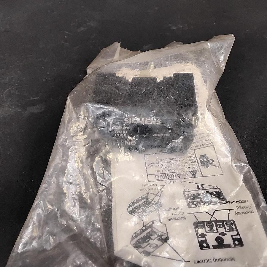 SIMENS ACCESSORY  CONTACT BLOCK KIT 52BAK SERIES ($22 OBO)
