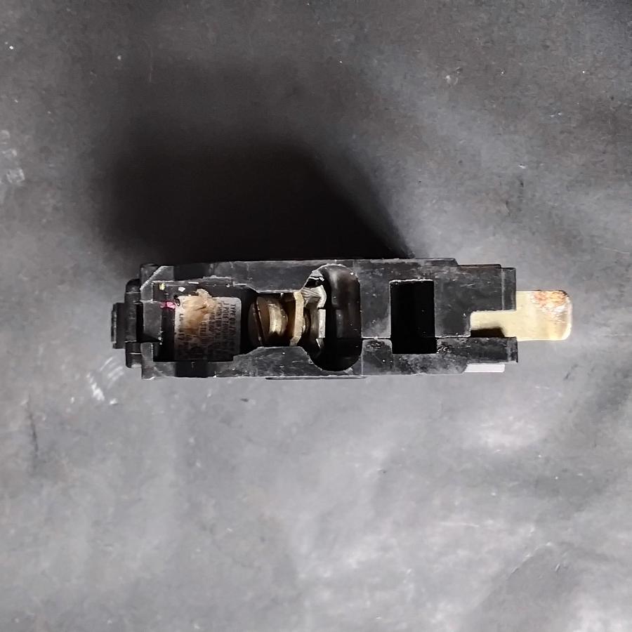 Used SQUARE D QO CIRCUIT BREAKER ($8 OBO)