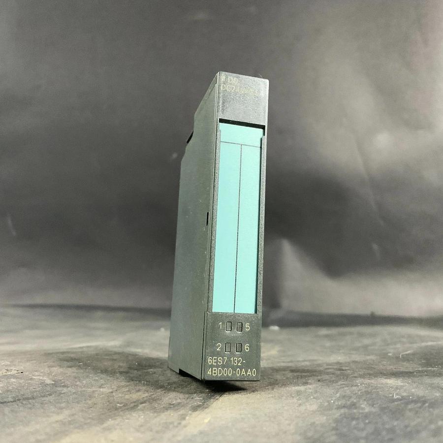 Used SIEMENS 6ES7 132-4BD00-0AA0 SIMATIC S7 OUTPUT MODULE ($10 OBO)