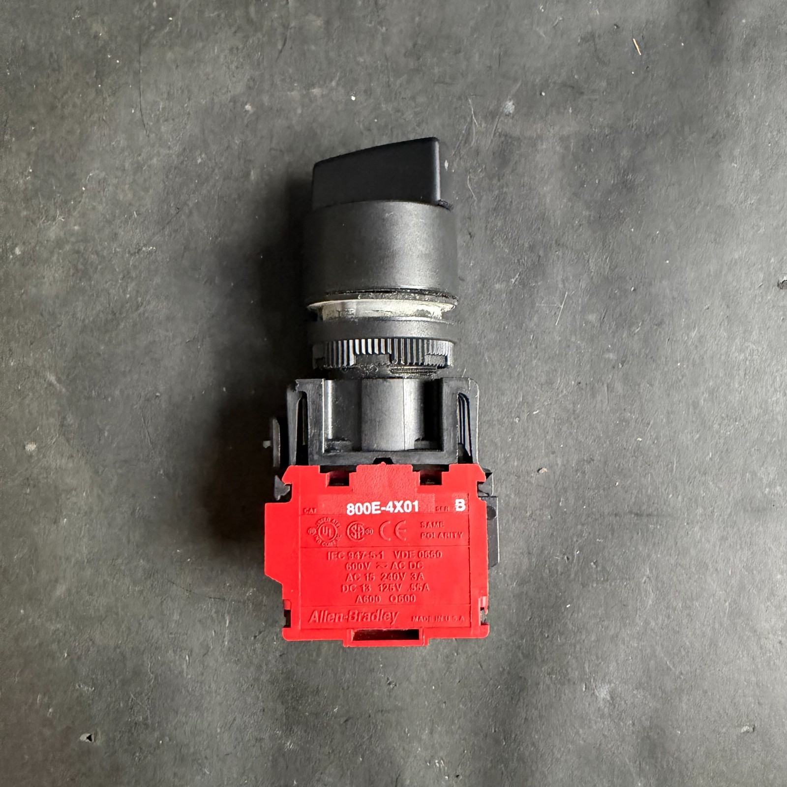 Used ALLEN BRADLEY 800E-4X01 SELECTOR SWITCH ($20 OBO)