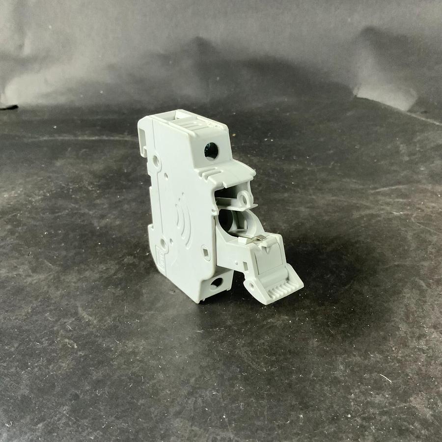 Used EDISON EHCC 1 POLE FUSE HOLDER ($10 OBO)