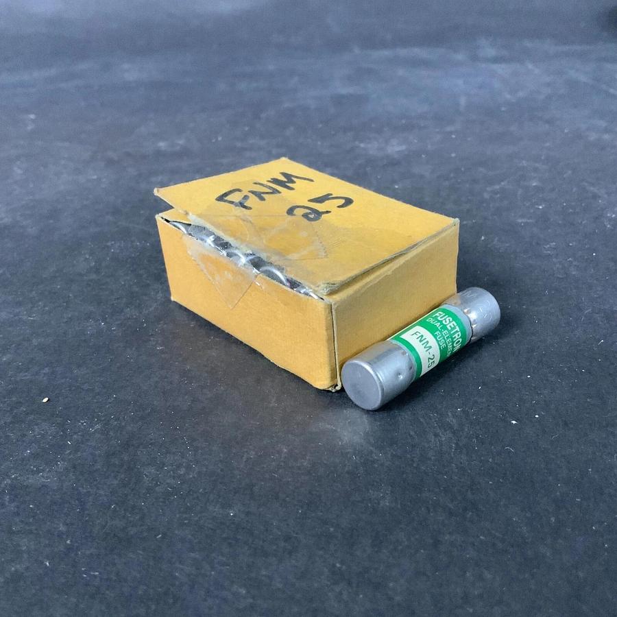 BUSSMANN FNM 25 TIME DELAY FUSE - BOX OF 10 ($40 OBO)