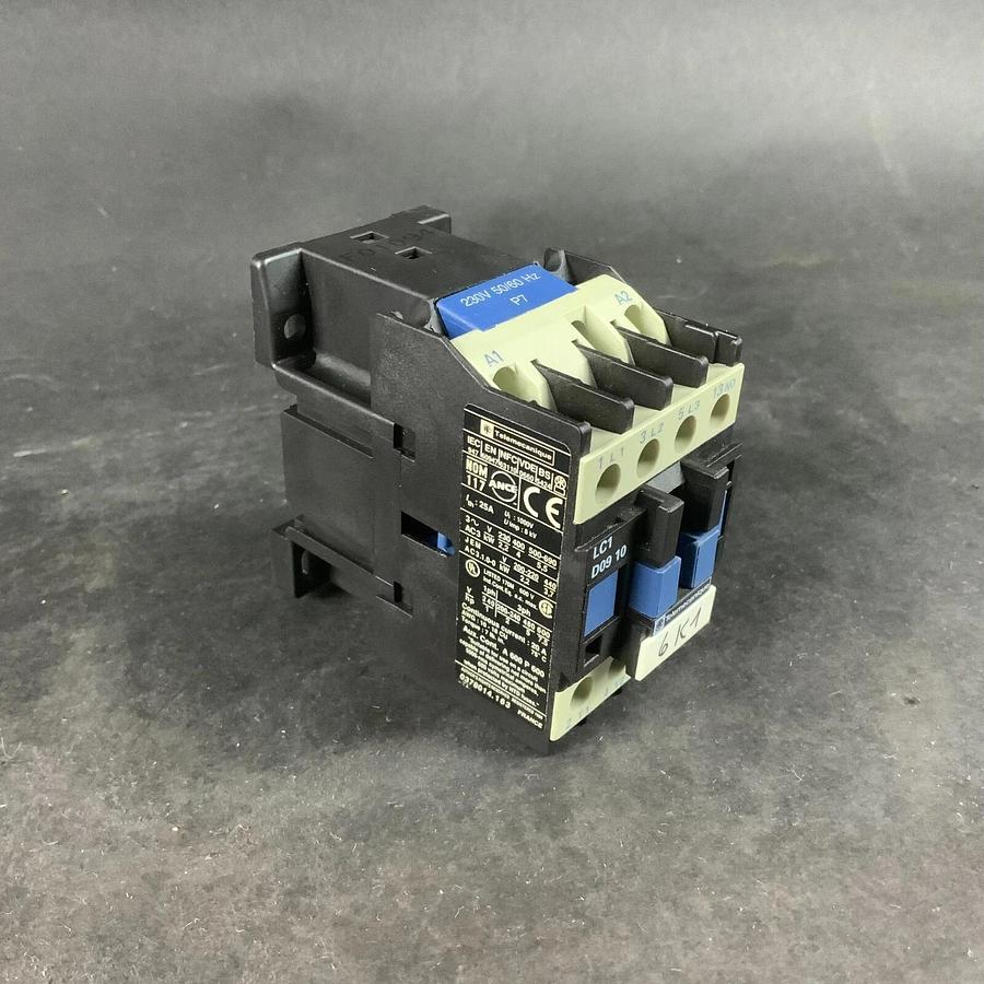 Used TELEMECANIQUE LC1-D0910-P7 CONTACTOR (