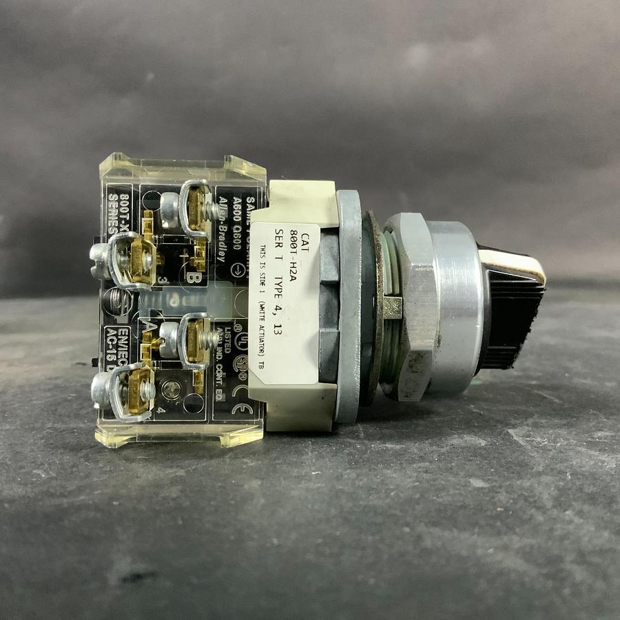 Used ALLEN BRADLEY 800-H2A SERIES T SELECTOR SWITCH ($12 OBO)