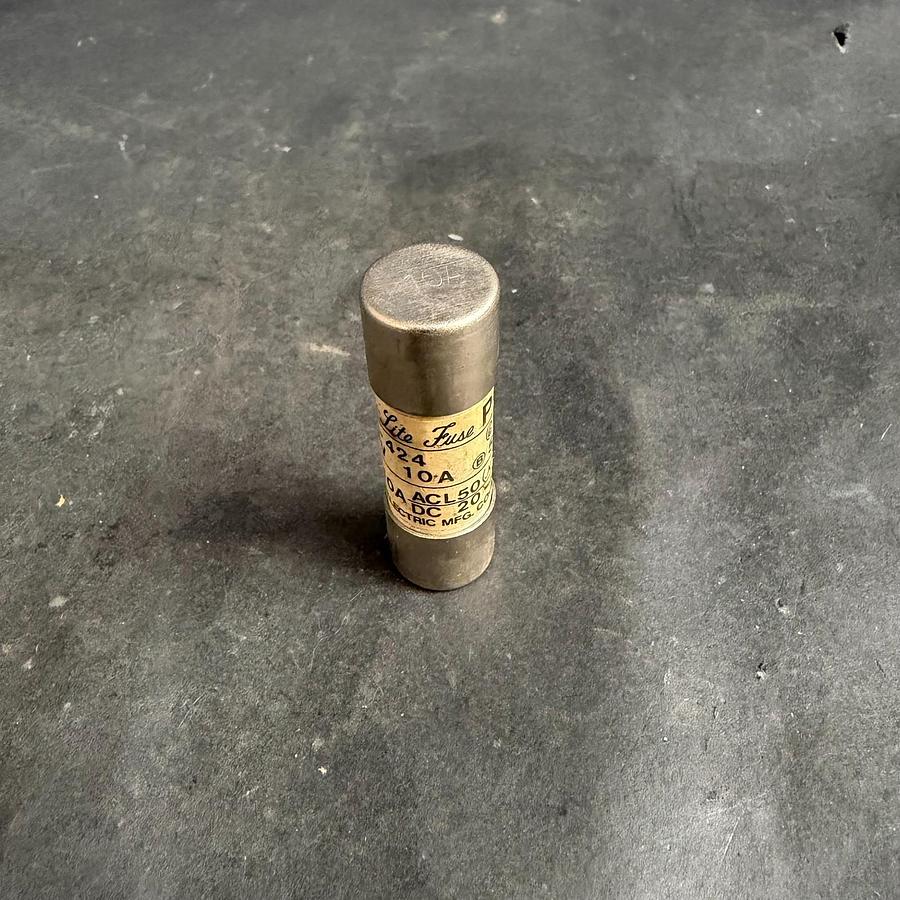 Used CELLO-LITE FUSE 32-424 10A FUSE