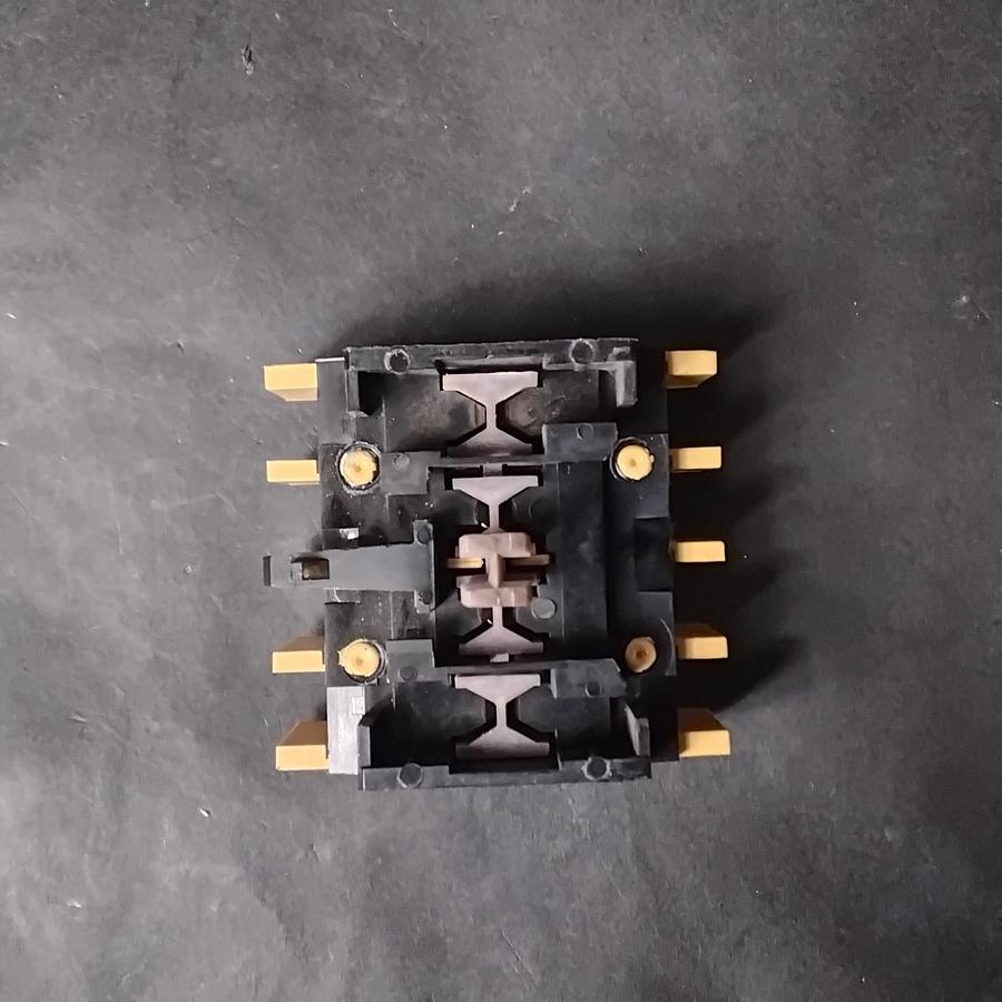 Used ALLEN BRADLEY 195-FA22 TERMINAL CONTACT BLOCK ($20 OBO)