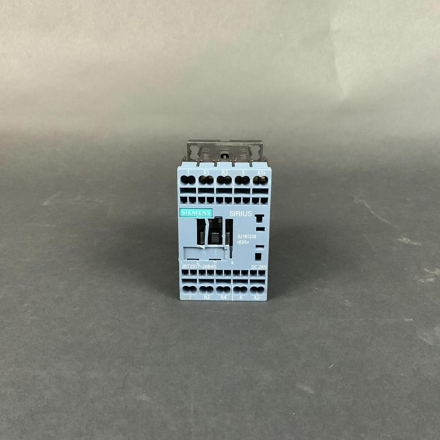 Used SIEMENS 3RT2517 2BB40 CONTACTOR ($30 OBO)