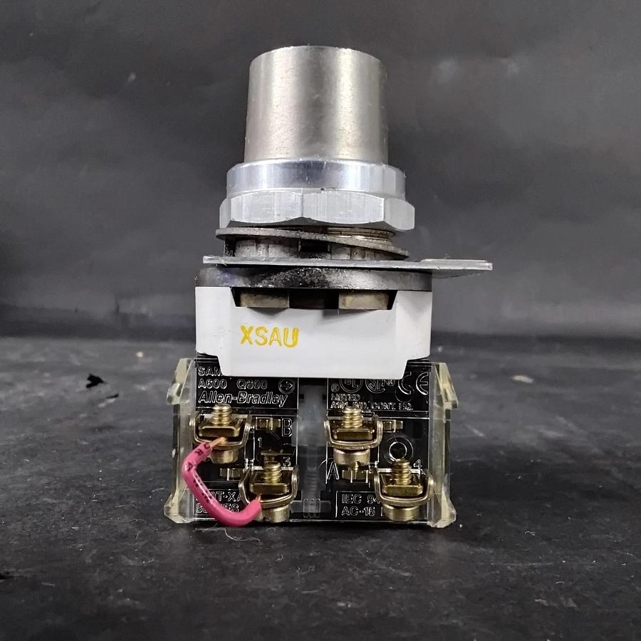 Used ALLEN BRADLEY 800T-H33 SERIES T SELECTOR SWITCH ($20 OBO)