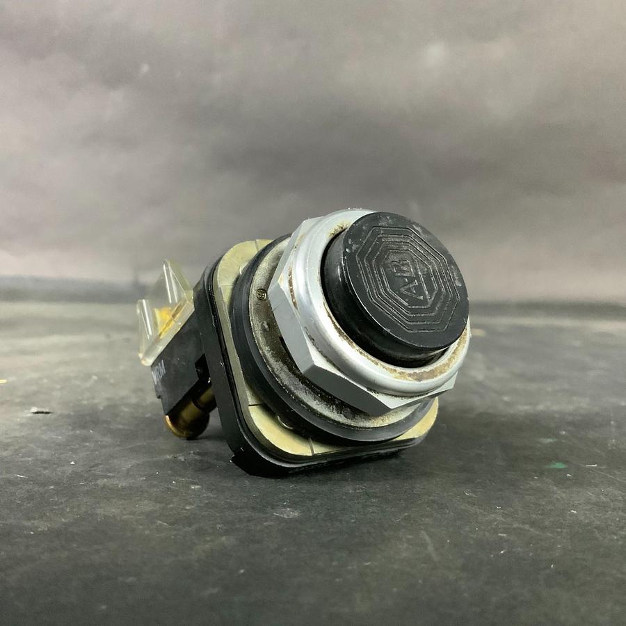 Used ALLEN BRADLEY 800T-B SER T BLACK PUSHBUTTON ($15 OBO)