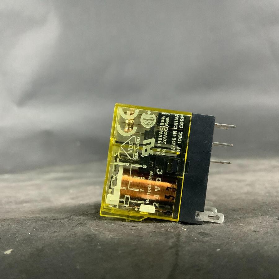 Used IDEC RJ2S-CLD-D24 PLUG IN TERMINAL ($12 OBO)