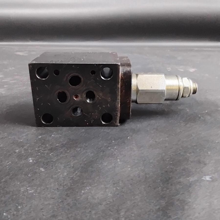 Used SUN 2DP0-A2 HYDRAULIC VALVE ($50 OBO)