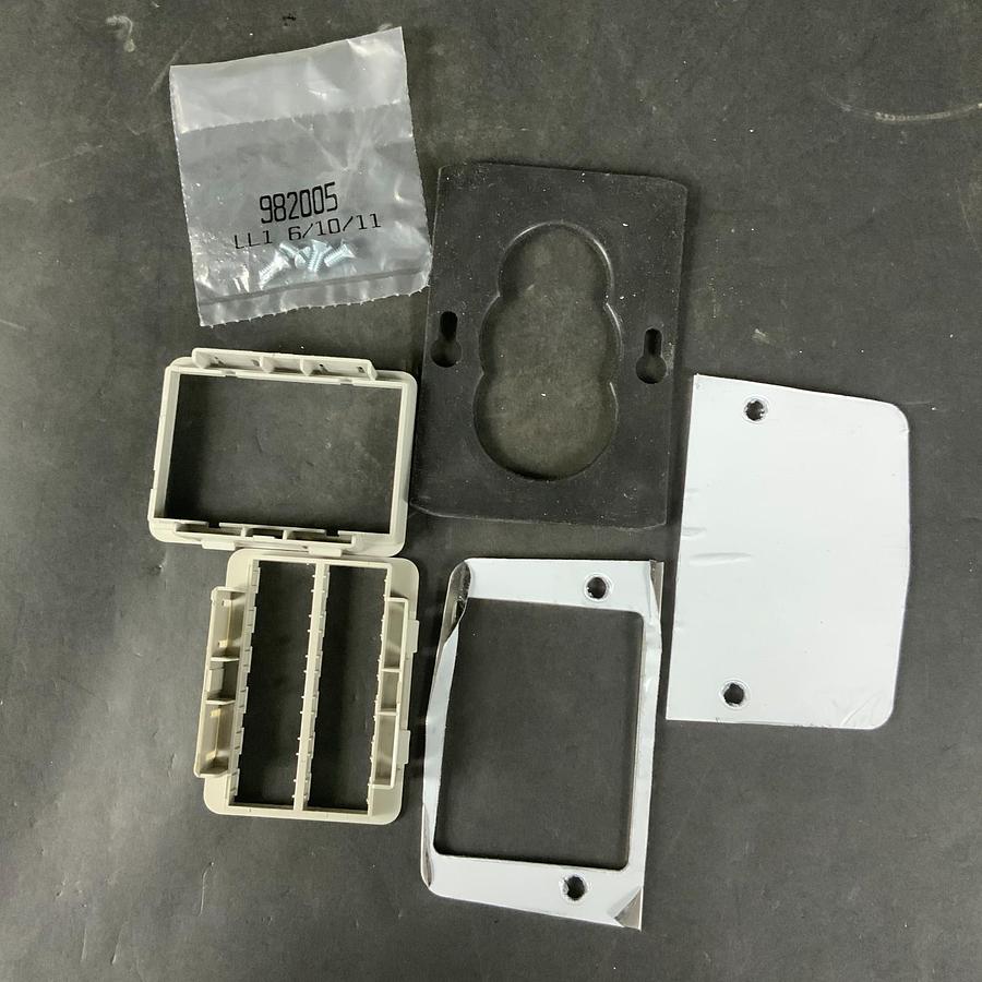 WIREMOLD 525RT PDSTL FITTING ($30 OBO)