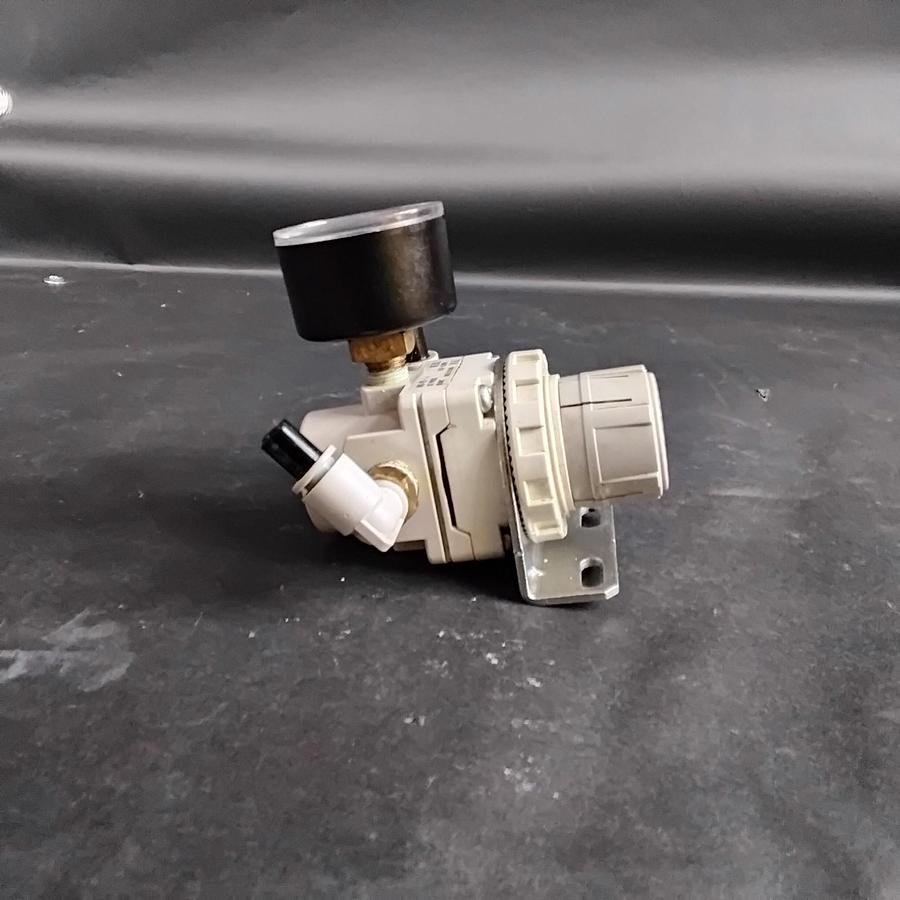 Used SMC AR20-02B-1-A PNEUMATIC REGULATOR ($20 OBO)