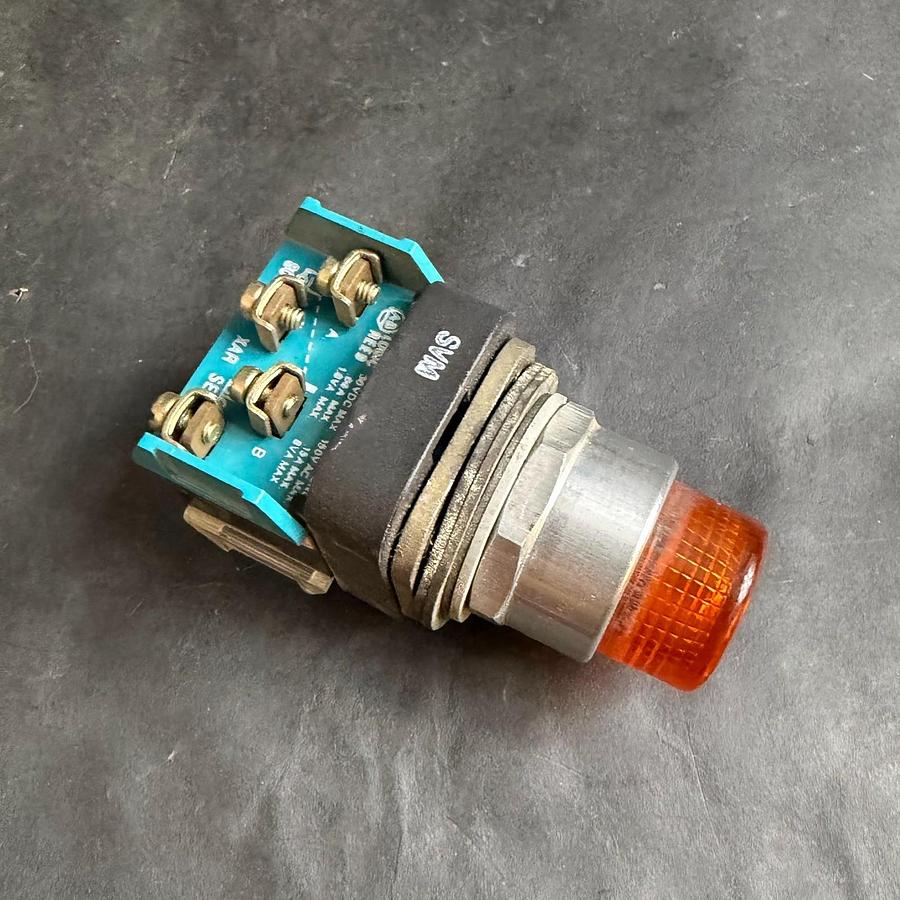 Used ALLEN BRADLEY 800T-QB24AAR ORANGE PUSH BUTTON ($45 OBO)