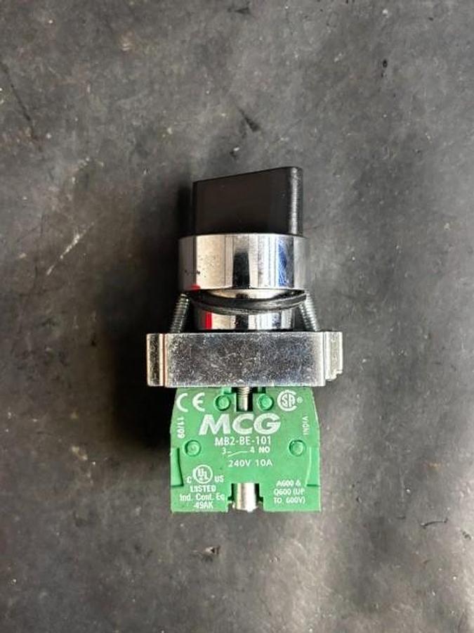 Used MCG MB2-BE-101 SELECTOR SWITCH ($15 OBO)