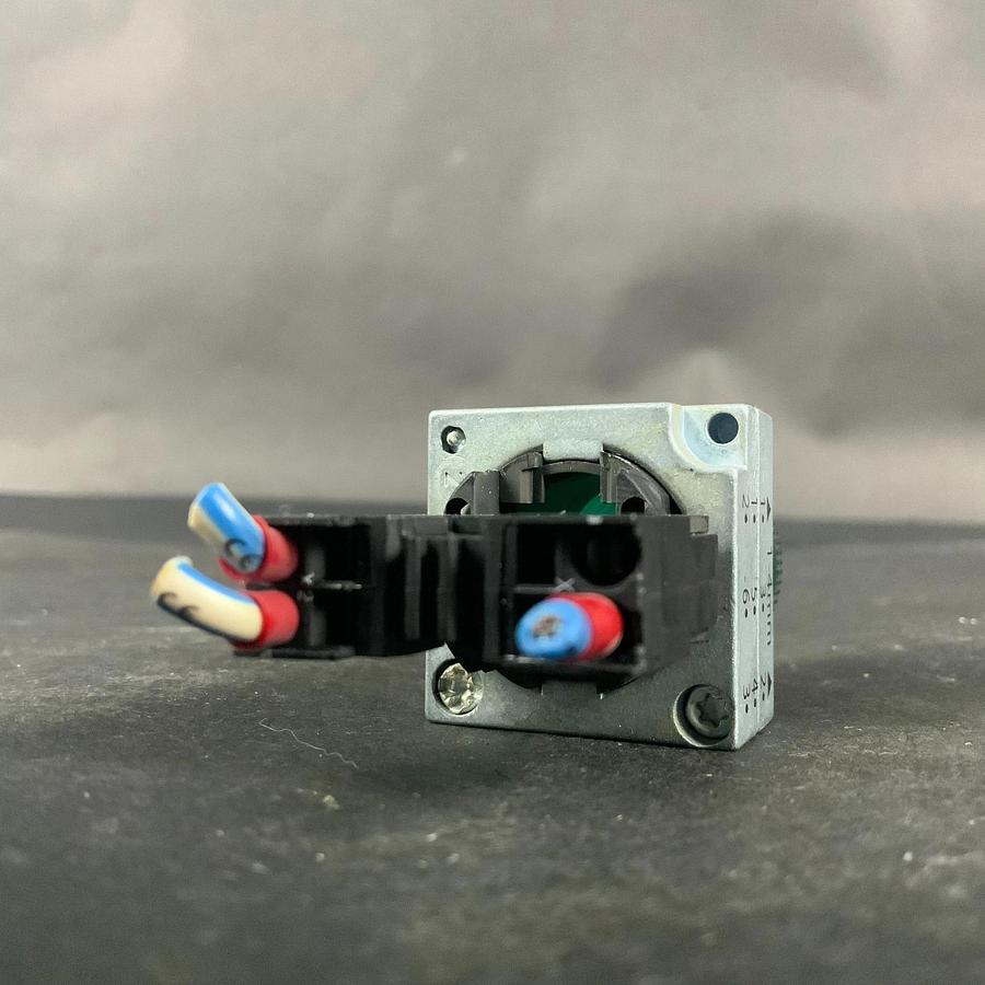 Used SIEMENS 3SB3403-1PC GREEN ILLUMINATED PILOT LIGHT ($15 OBO)