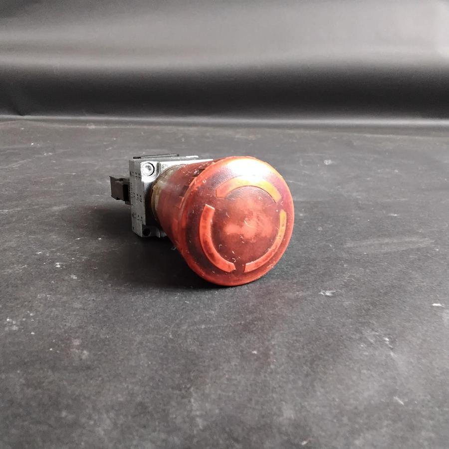 Used SIEMENS 3SB3403-0C RED PUSHBUTTON ($20 OBO)