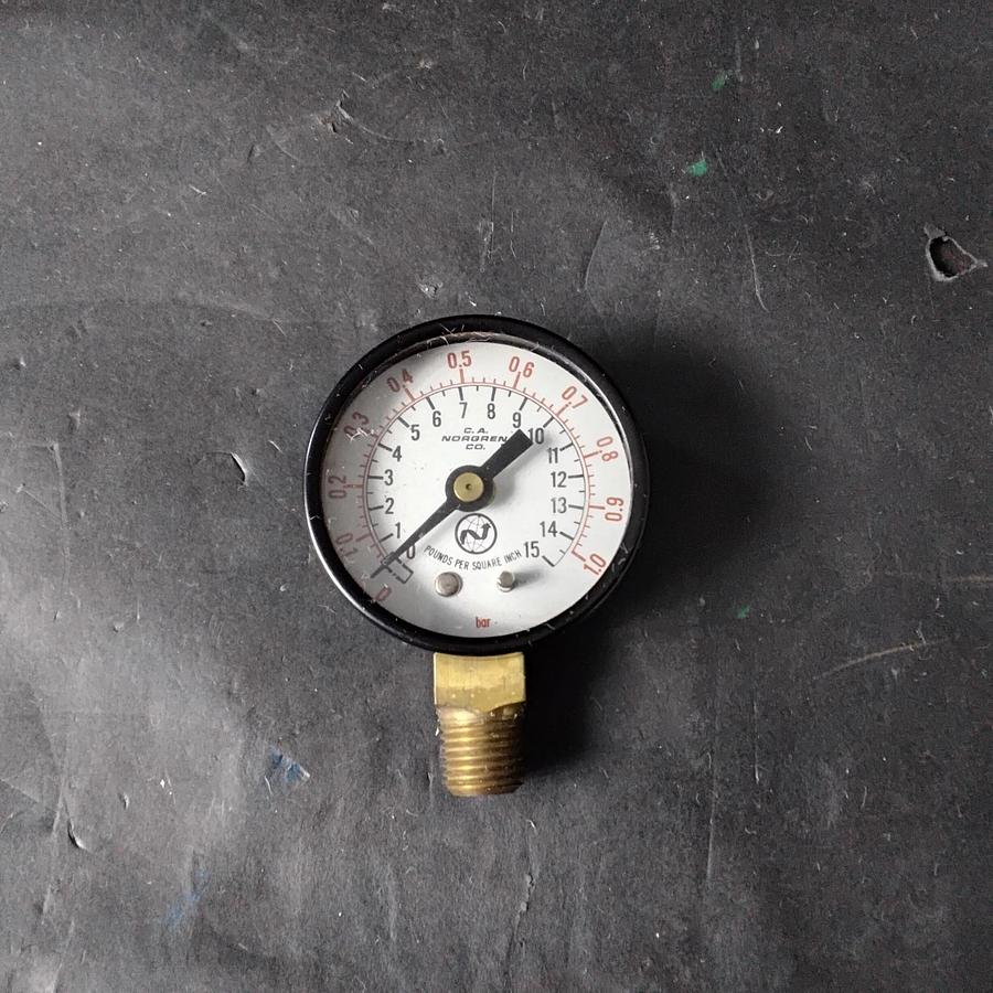 Used C.A. NORGREN 0-15 PSI PRESSURE GAUGE ($9.50 OBO0