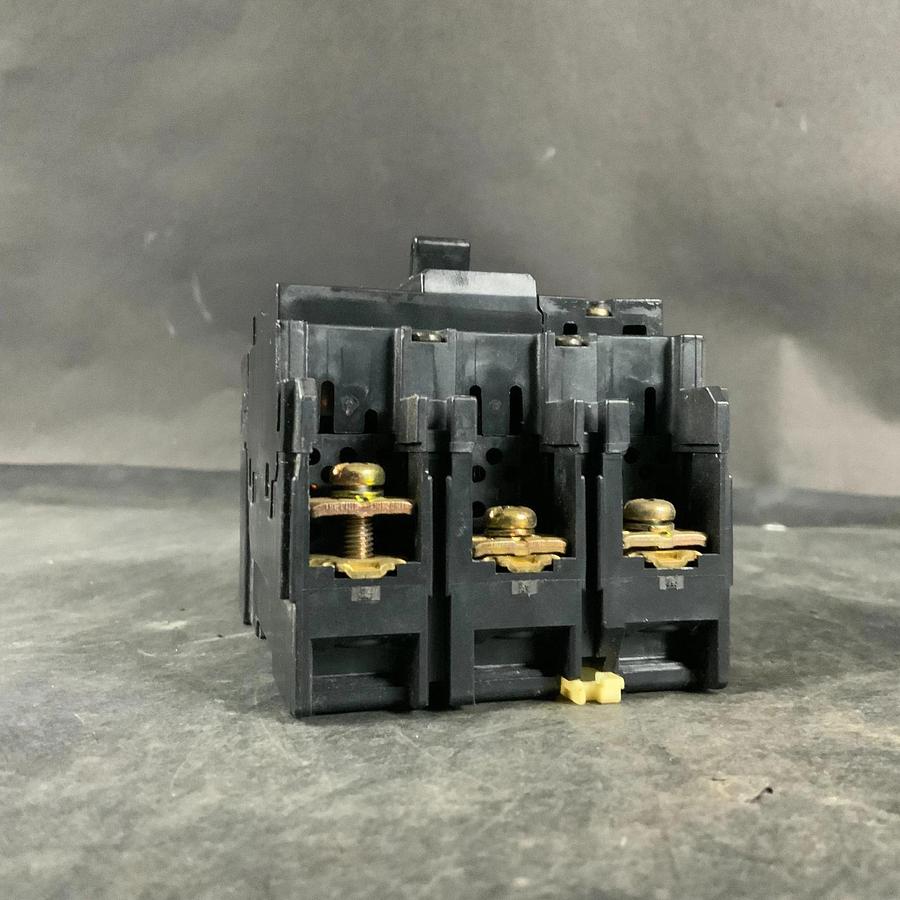 Used FUJI ELECTRIC SA33C BB3ASC-10 CIRCUIT BREAKER ($40 OBO)