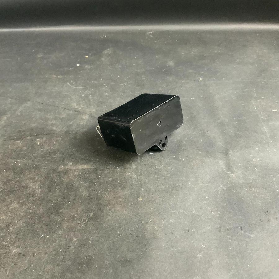 Used Unbranded A0G03 6uF 400VAC MOTOR RUN CAPACITOR ($10 OBO)