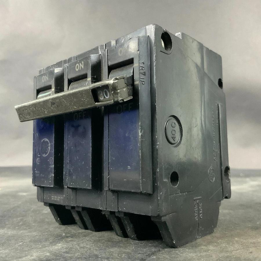 Used GENERAL ELECTRIC THQL32030 CIRCUIT BREAKER ($20 OBO)