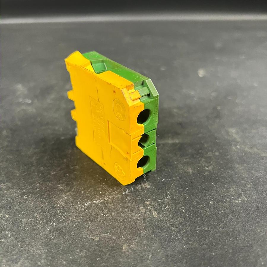 Used SIEMENS 8WA1011-1PM00 TERMINAL BLOCK ($10 OBO)