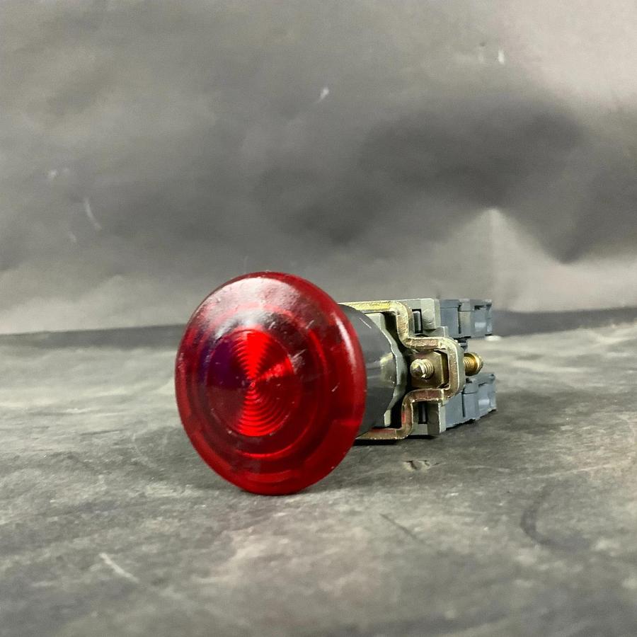 Used TELEMECANIQUE ZBE-204 RED PILOT LIGHT ($15 OBO)