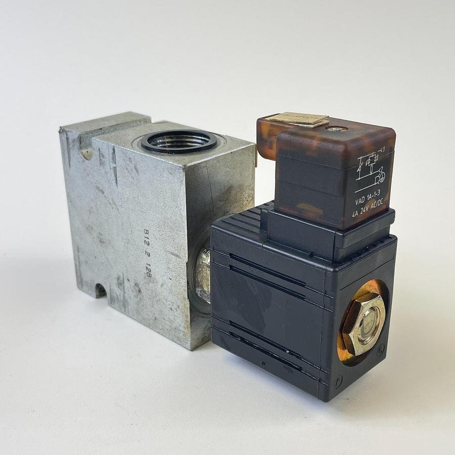 Used PARKER B12212B SERIES CARTRIDGE VALVE BODY + LUMBERG VAD 1A-1-3 SOLENOID PLUG