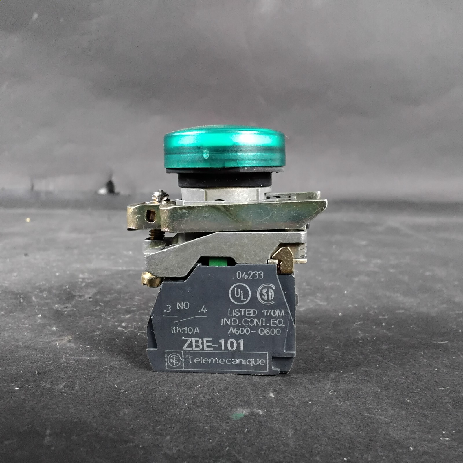Used TELEMECANIQUE ZBE-101 GREEN PUSHBUTTON ($15 OBO)