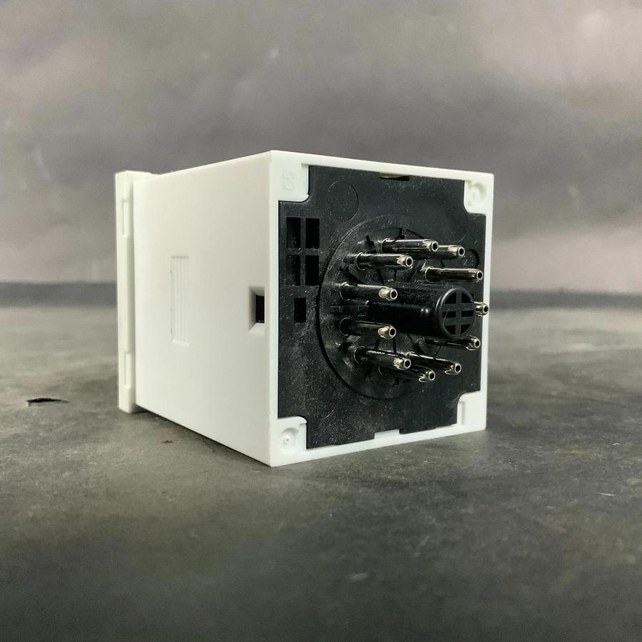 Used ALLEN BRADLEY 700-HR52TA17 SER D TIME RELAY ($60 OBO)