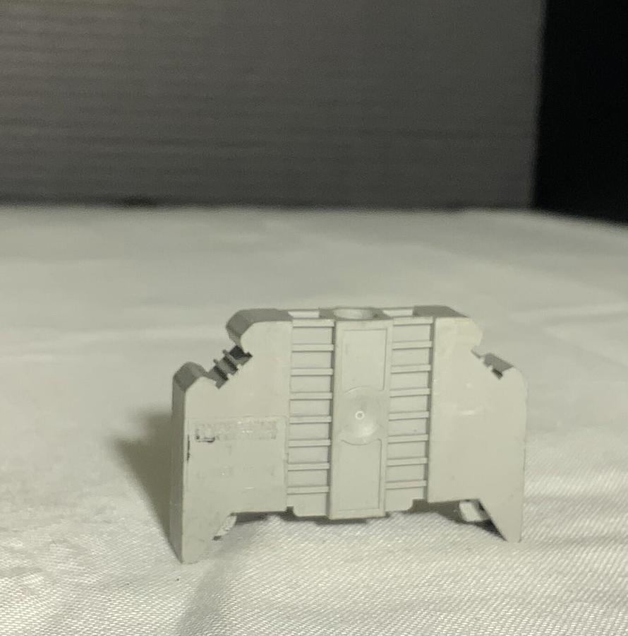 Used PHOENIX CONTACT E/NS 35 N ($1.49/EACH OBO)