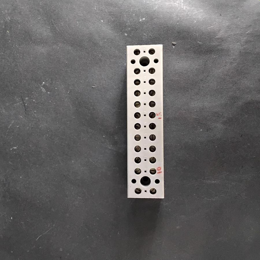Used PHONIX KLEMMEN G5/12 12 SLOT TERMINAL BLOCK ($9 OBO)