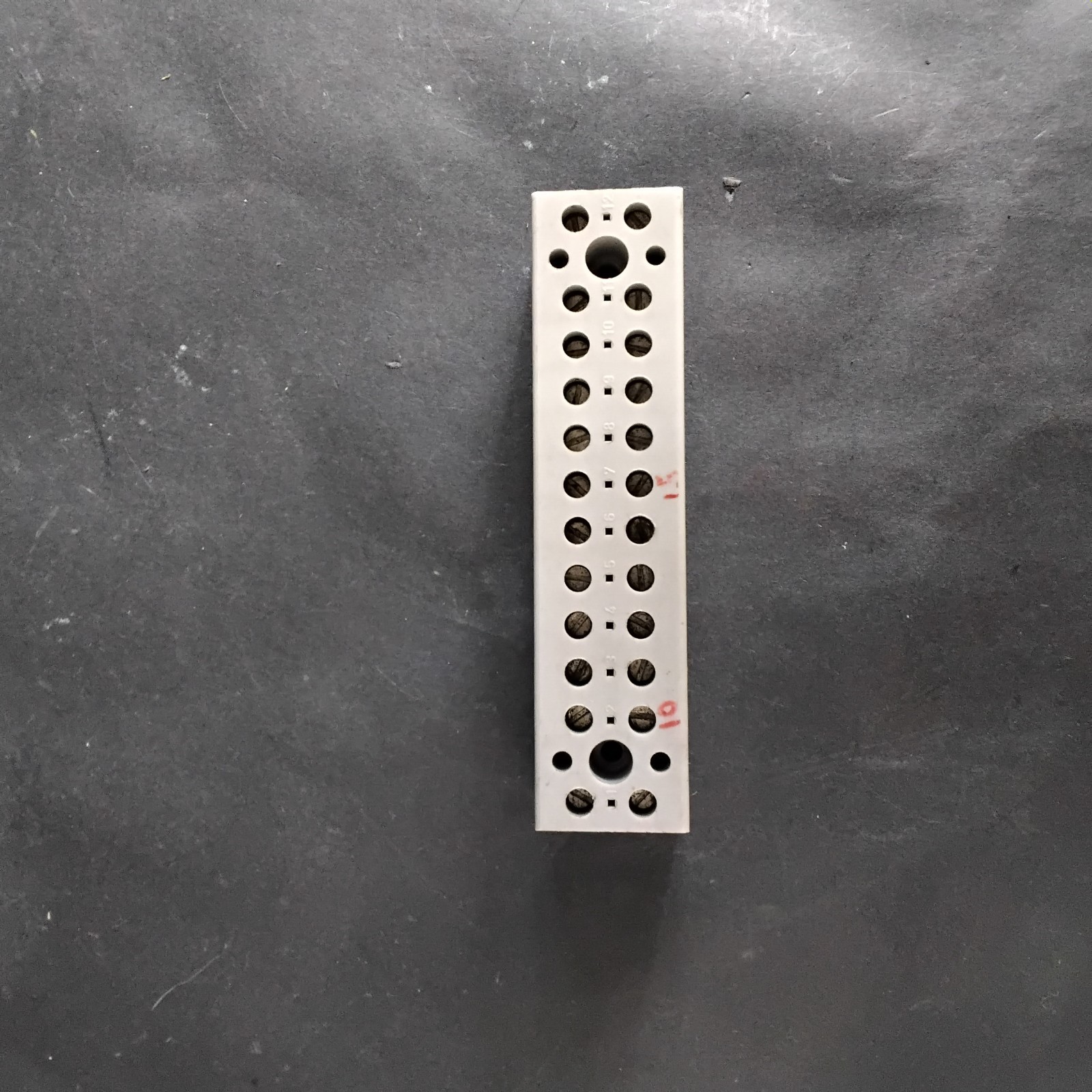 Used PHONIX KLEMMEN G5/12 12 SLOT TERMINAL BLOCK ($9 OBO)