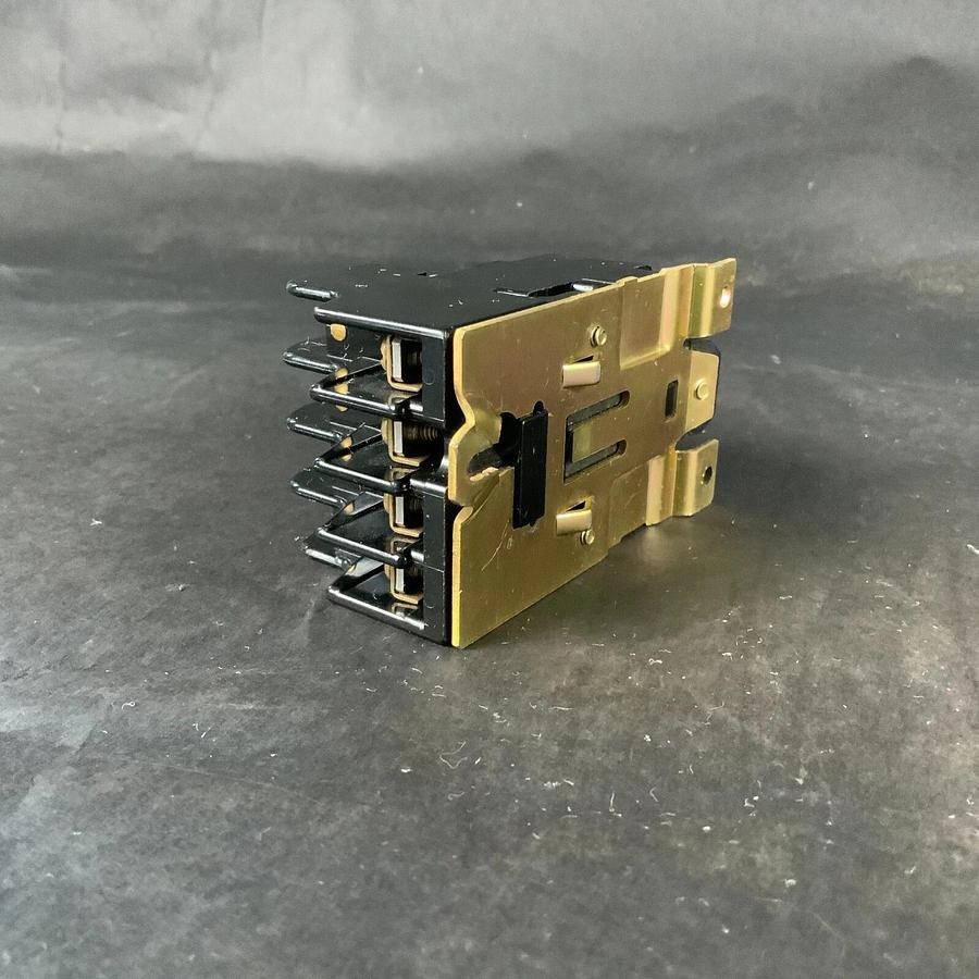 Used ALLEN BRADLEY 702-TOD93 MOTOR STARTER ($30 OBO)