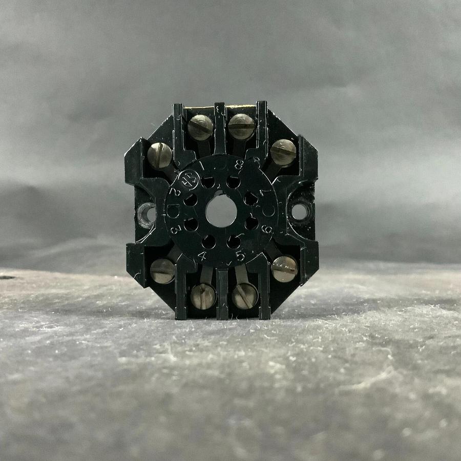 Used DAYTON 5X852A 8-PIN RELAY BASE SOCKET ($10 OBO)