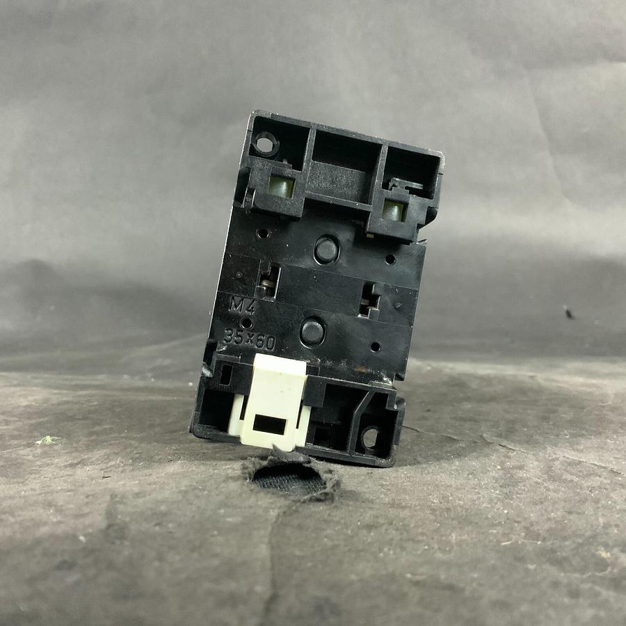 Used KLOCKNER MOELLER DIL00AM-10 W/ 4 DIL CONTACTOR ($45 OBO)