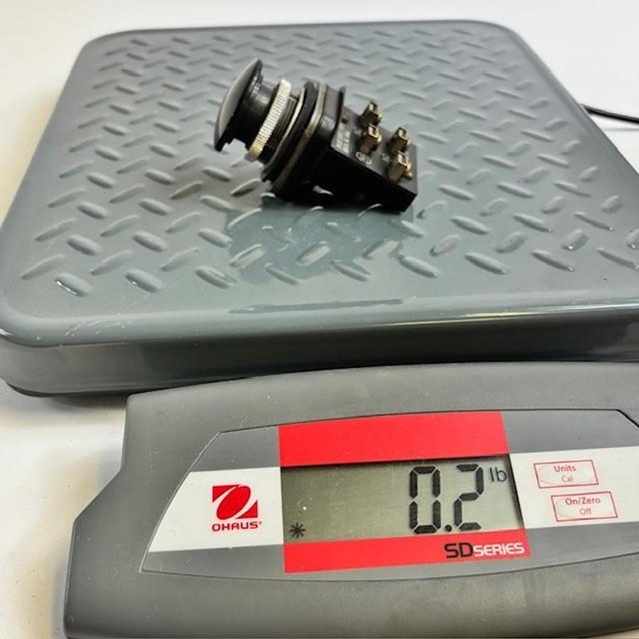 Used ALLEN BRADLEY 800T-D2A BLACK PUSHBUTTON