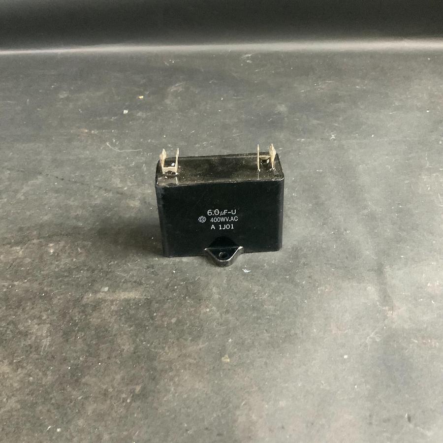 Used Unbranded A1J01 6uF 400VAC MOTOR RUN CAPACITOR ($10 OBO)