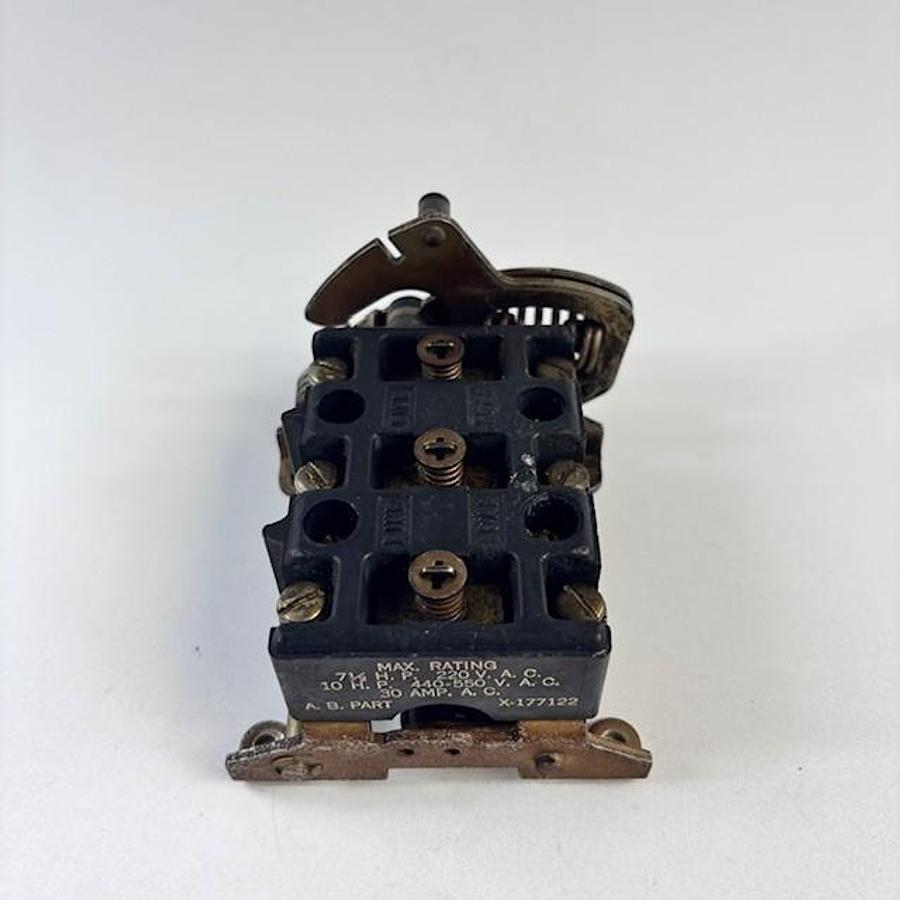 Used ALLEN BRADLEY X-177122 DISCONNECT SWITCH