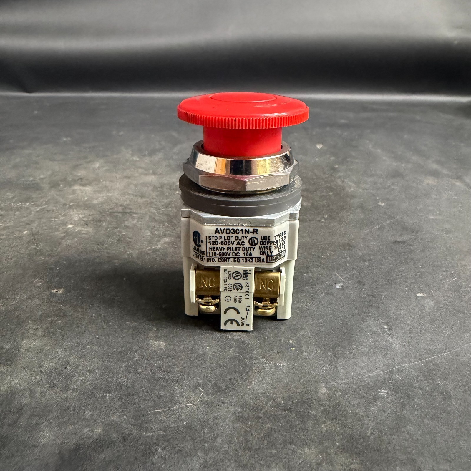 Used IDEC AVD301N-R RED EMERGENCY STOP SWITCH ($25 OBO)