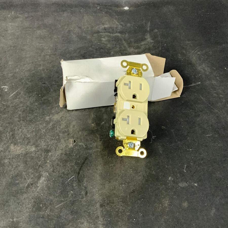Used HUBBELL HBL5362ITR DUPLEX RECEPTACLE ($20 OBO)